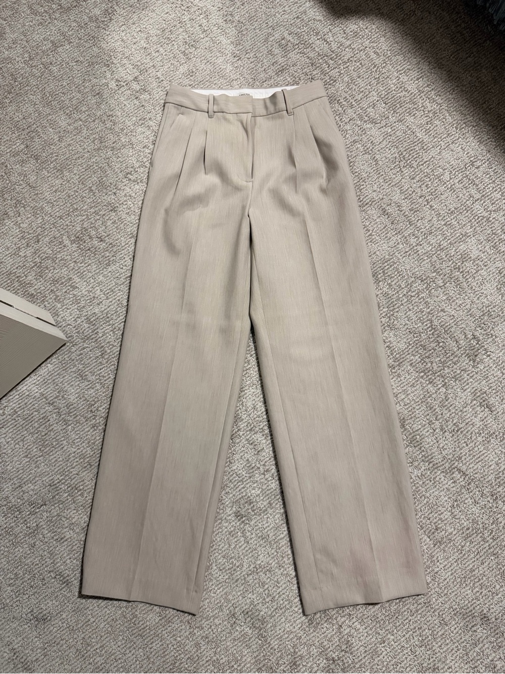 Aritzia Effortless Pant in Heather Matte Pearl